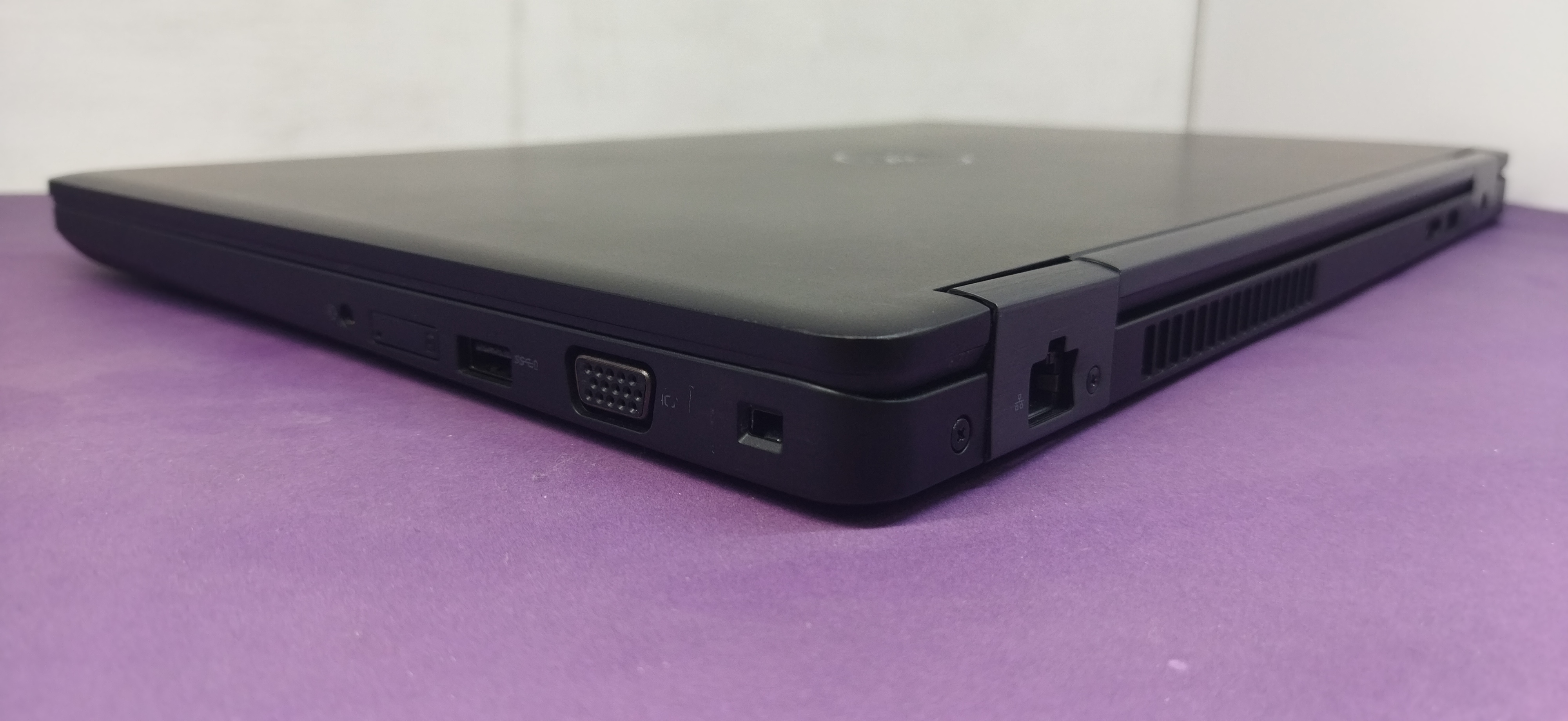 Dell Latitude 5590/i5gen8U/ram8/ssd256/onboard/15.6FHD