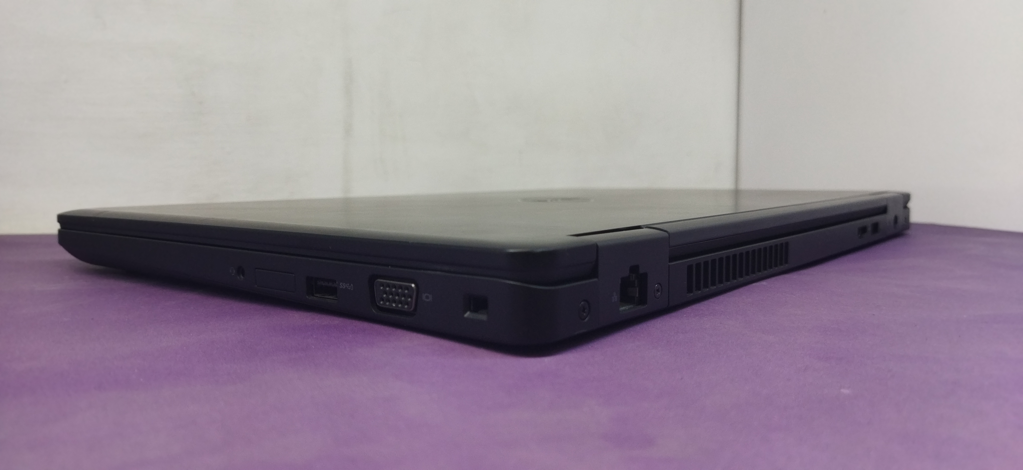 Dell Latitude 5590/i5gen7U/ram8/ssd256/onboard/15.6FHD/Touch